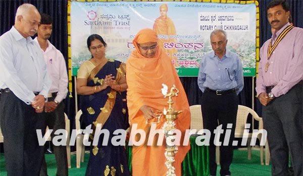 ವ್ಯಕ್ತಿತ್ವ ನಿರ್ಮಾಣ ಬೋಧನೆಯಿಂದಷ್ಟೇ ಆಗುವುದಿಲ್ಲ: ಮಾತಾಜೀ ವಿವೇಕಮಯಿ